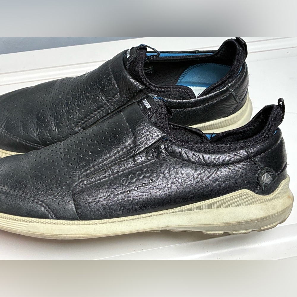 ECCO men’s size 41 black leather slip on sneakers